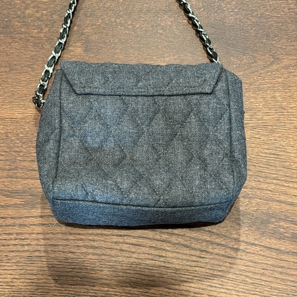 Neiman Marcus Collection Grey Quilted Crossbody Bag - Picture 3 of 5